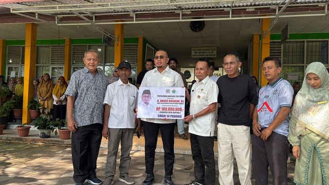 Wakil Ketua Komisi VI DPR RI Fraksi Gerindra Andre Rosiade kembali menunjukkan komitmennya terhadap peningkatan kualitas pendidikan di Sumatra Barat. Foto: Dok. Istimewa