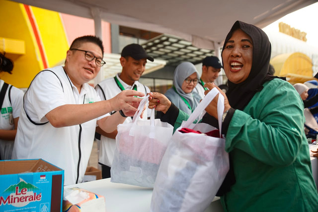 Re.Uniqlo Community Day menghadirkan kegiatan donasi pakaian sebagai bagian dari upaya mendorong gaya hidup berkelanjutan dan kepedulian sosial di Grand Kota Bintang, Bekasi, Sabtu (18/7/2026). Foto: Dok. Uniqlo