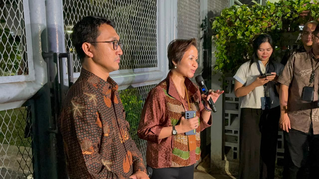 Juru bicara KPK, Budi Prasetyo (kiri), dan Deputi Koordinasi dan Supervisi (Korsup) KPK, Ely Kusumastuti (kanan), di Rutan KPK, Jakarta Selatan, Jumat (24/7/2026). Foto: Nauval Pratama/kumparan