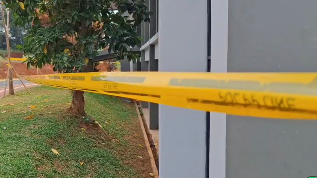 Satpol PP Kota Depok menyegel kolam renang di kawasan Sawangan karena diduga melanggar izin pemanfaatan ruang, Jumat (24/7/2026). Foto: Istimewa