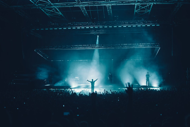 Ilustrasi konser Ye Jakarta 2026, foto bukan konser yang sebenarnya: Unsplash/Sebastian Ervi