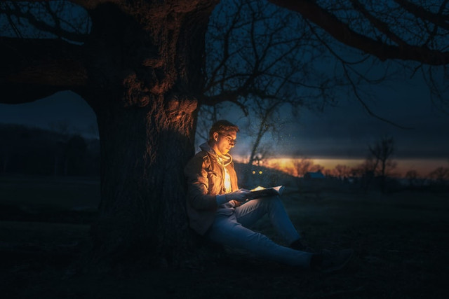 Ilustrasi legenda Ina Luhu. Unsplash.com/Josh Hild