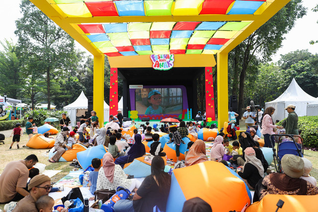 Screen time MDTV tentang Adit Sopo Jarwo pada kumparanMOM Festival Hari Anak 2026 di Ex Taman Anggrek, GBK, Jakarta, Sabtu (25/7/2026).
Foto: Jamal Ramadhan/kumparan