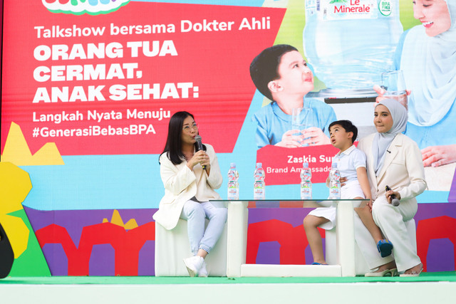 Brand Ambassador Le Minerale Zaskia Sungkar mengisi sesi Talk Show Le Minerale "Orang Tua Cerma, Anak Sehat: Bersam Membangun pada kumparanMOM Festival Hari Anak 2026 di Ex Taman Anggrek, GBK, Jakarta, Sabtu (25/7/2026). Foto: Jamal Ramadhan/kumparan