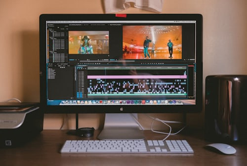 Ilustrasi Link MV Less Than a Lover Jennie. Foto: Unsplash/Jakob Owens