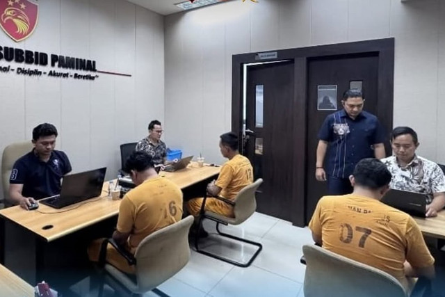 Polda Jawa Barat menggelar proses kode etik kepada tiga anggota Polda Jawa Barat. Foto: Instagram/@humaspoldajabar