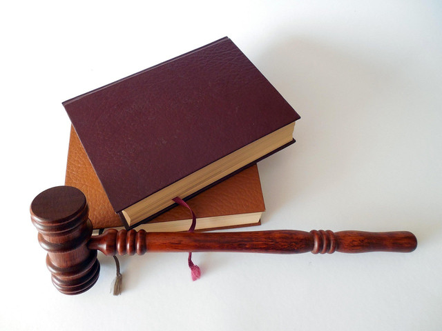 Foto: https://cdn.pixabay.com/photo/2015/04/12/16/32/hammer-719062_1280.jpg