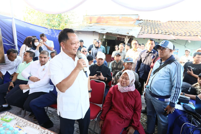 Mendagri Tito Karnavian dan Menteri PKP Maruarar Sirait tinjau program BSPS di Bandung serta apresiasi mekanisme "tender rakyat" yang transparan untuk perumahan MBR, Sabtu (25/7/2026). Foto: Kemendagri RI