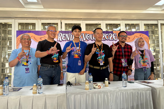 Pentas seni SMA Labschool Cirendeu RENDEZVOUS 2026 di Istora Senayan, Jakarta Pusat, Sabtu (25/7/2026). Foto: Salsha Okta Fairuz/kumparan