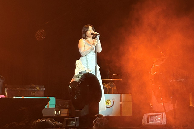 Bernadya menggelar album showcase Semoga Hanya di Mimpi yang digelar di Tennis Indoor Senayan pada Sabtu (25/7/2026).
Foto: Aykaputri Rahmani/kumparan