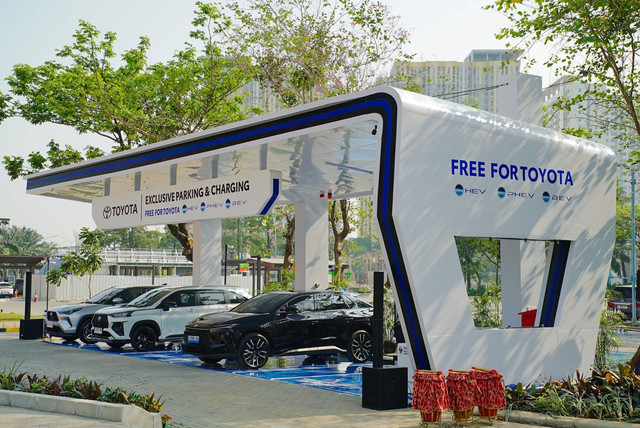 Toyota Exclusive Parking dan Toyota Charging Spot di Summarecon Mall Bekasi. Foto: Dok. Toyota Astra Motor