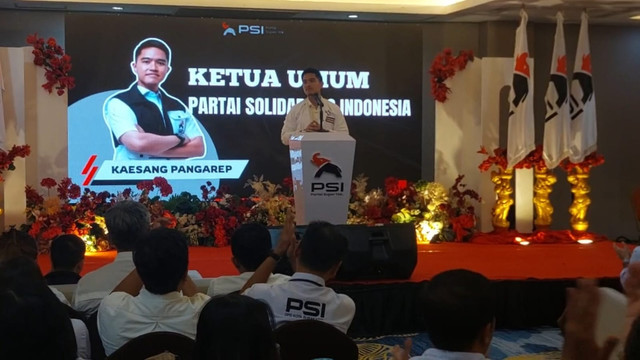 Ketua Umum Partai Solidaritas Indonesia (PSI), Kaesang Pangarep, memberikan arahan Rakorda DPD PSI Solo di salah satu hotel di Solo, Sabtu (25/7/2026). Foto: kumparan