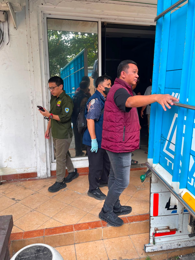 Penyitaan barang bukti Gas Whip-pink oleh bareskrim polri. Foto: Istimewa