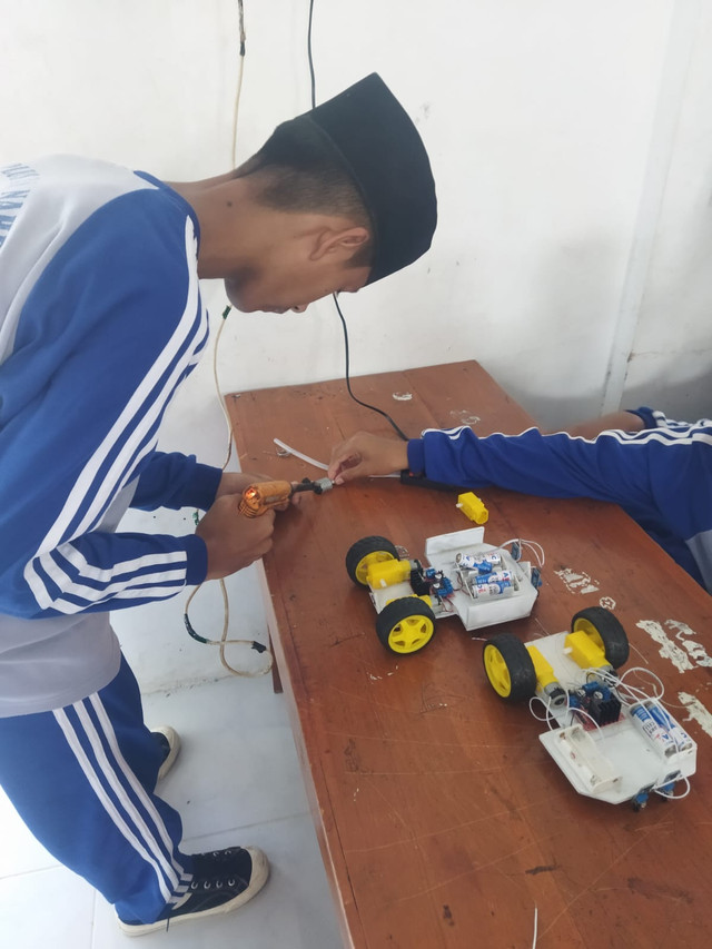 Kegiatan robotika di SMP Islam Plus An Nahdliyah Gobang, Nganjuk