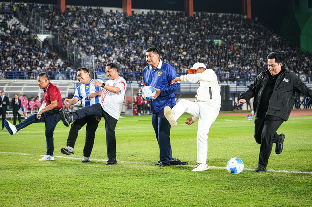 Mendagri Tito Karnavian hadiri pembukaan Piala Presiden 2026 di Stadion Si Jalak Harupat, Bandung, Jabar, Sabtu (25/7/2026). Foto: Kemendagri RI
