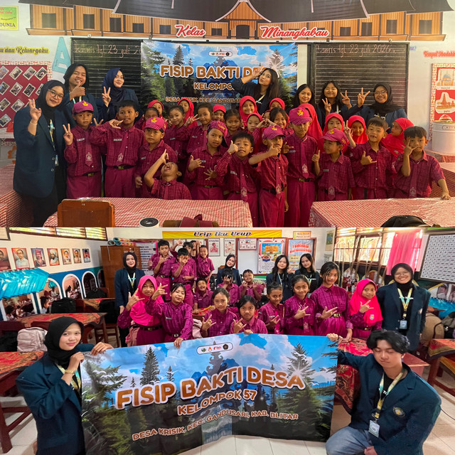 Siswa-siswi kelas II & V SDN Krisik mengikuti AKSI BERSIH bersama kakak Kelompok 57 KKN FISIP Bakti Desa Arcapada (FBD) 2026 Universitas Brawijaya dalam rangka memperingati Hari Anak Nasional.