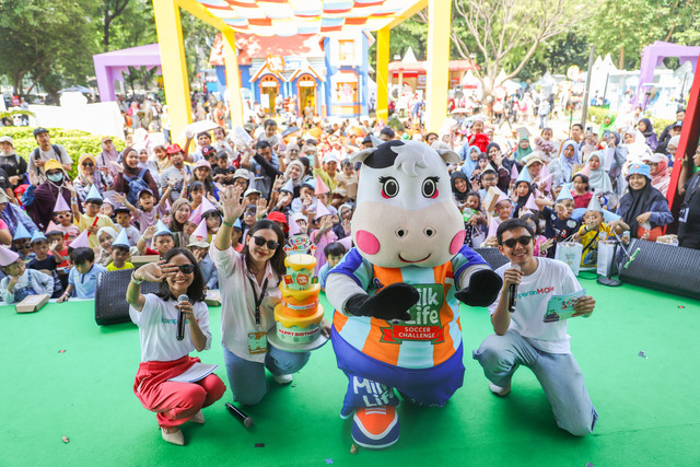 Keseruan Birthday Bash pada kumparanMOM Festival Hari Anak 2026 di Ex Taman Anggrek, GBK, Jakarta, Minggu (26/7/2026). Foto: Jamal Ramadhan/kumparan