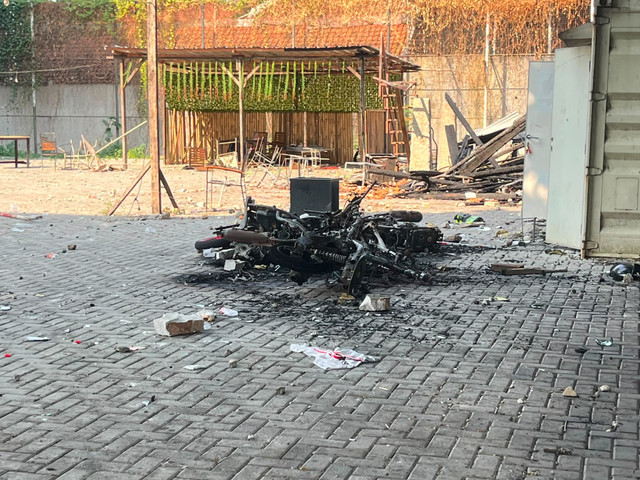 TKP bentrokan di Jalan Pegangsaan, Jakarta Pusat, Minggu (26/7/2026). Foto: Rayyan Farhansyah/kumparan