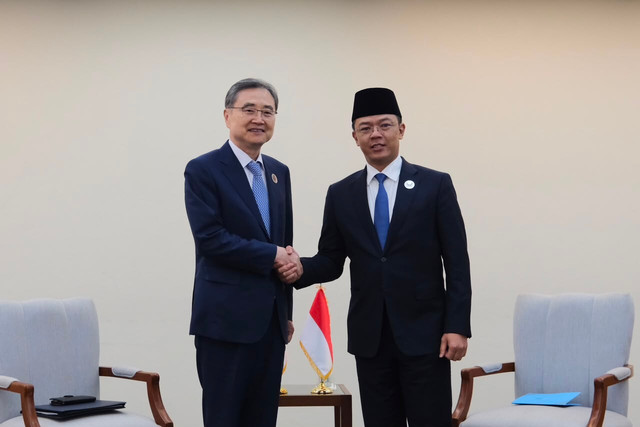 Menlu RI Sugiono bertemu dengan Menlu Republik Korea Cho Hyun di sela-sela Pertemuan Pertemuan Menteri Luar Negeri ASEAN di Manila, Filipina, Rabu (22/7/2026). Foto: Kemenlu RI