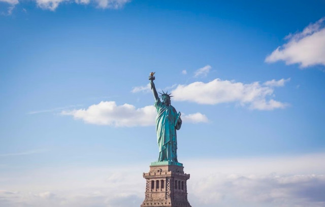 Ilustrasi: Simbol Amerika Serikat, dominasi militer dunia. (Foto: Unsplash)