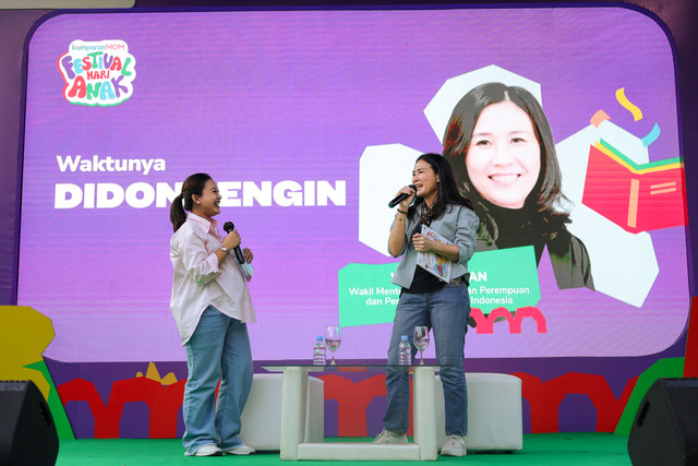 Keseruan Waktunya Didongengin oleh Wakil Menteri Pemberdayaan Perempuan dan Perlindungan Anak Indonesia, Veronica Tan, saat di acara kumparanMOM Festival Hari Anak 2026 di Ex Taman Anggrek, GBK, Jakarta, Minggu (26/7/2026). Foto: Jamal Ramadhan/kumparan