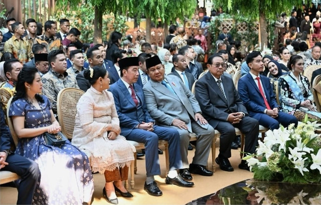 Presiden Prabowo Subianto dan Presiden ke-7 Joko Widodo duduk bersebelahan di pernikahan anak Boy Thohir, Minggu (26/7/2026). Foto: Dok. Istimewa