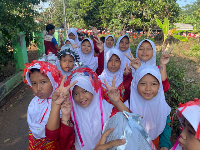 Kegiatan gerak galan "Funwal" di desa cilopang, Sumber: Dokuemntasi Pribadi