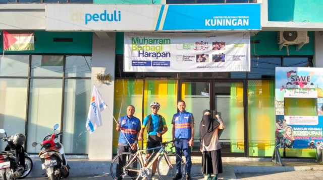 Arya, seorang Atlet dan influencer yang gemar bersepeda lakukan challenge Cycling for Humanity dari Kuningan menuju Yogyakarta (Sumber: DT Peduli)