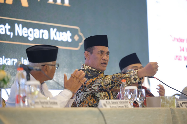 Mentan Amran saat menghadiri Kongres Umat Islam Indonesia VIII yang diselenggarakan Majelis Ulama Indonesia (MUI) di Jakarta, Minggu (26/7). Foto: Abdul Latif/kumparan