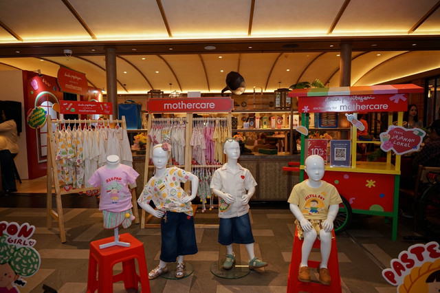Mengambil tema jajanan pasar, Dinda Puspitasi berhasil membuat ilustrasi baju ini terlihat gemas. Foto: Dok. Mothercare