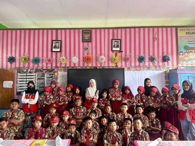 Dokumentasi foto bersama pada Kegiatan Program Edukasi Pencegahan Demam Berdarah Dengue (DBD) Melalui Gerakan 3M di SDN 06 Tanrutedong