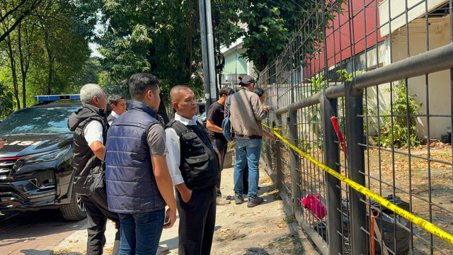 Labfor Bareskrim Polri datangi Klinik Mordent Esthetic Clinic, Senin (27/7). Dok Rayyan/kumparan