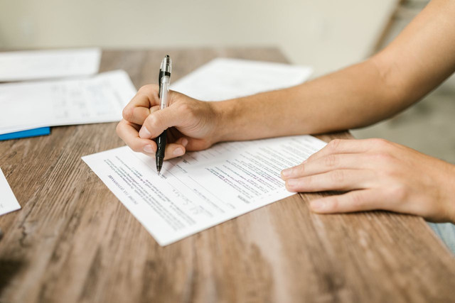 Ilustrasi membahas link download surat pernyataan keabsahan dokumen UT. Foto: Pexels