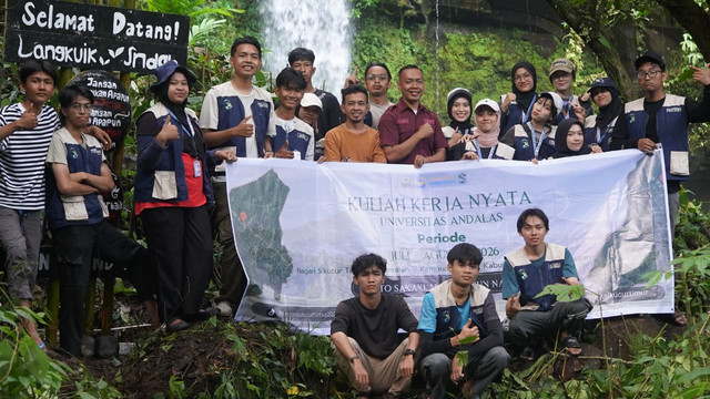 Transformasi Potensi Wisata Lokal Air Terjun Langkuik Indah Oleh KKN Universitas