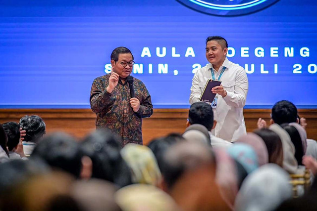 Sekretaris Kabinet Teddy Indra Wijaya menyambut Gubernur DKI Jakarta Pramono Anung di Gedung Sekretariat Kabinet, Senin pagi, 27 Juli 2026. Foto: Instagram/ @sekretariat.kabinet