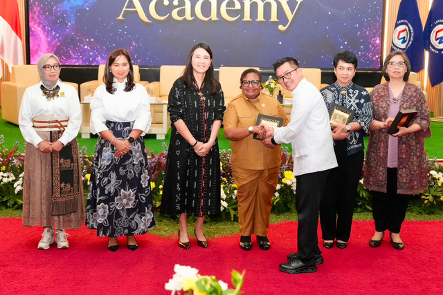 Wamendagri Ribka Haluk saat menjadi narasumber dalam Women's Leadership Forum 2026 di kantor Lembaga Administrasi Negara (LAN), Jakarta, Senin (27/7/2026). Foto: Dok. Kemendagri