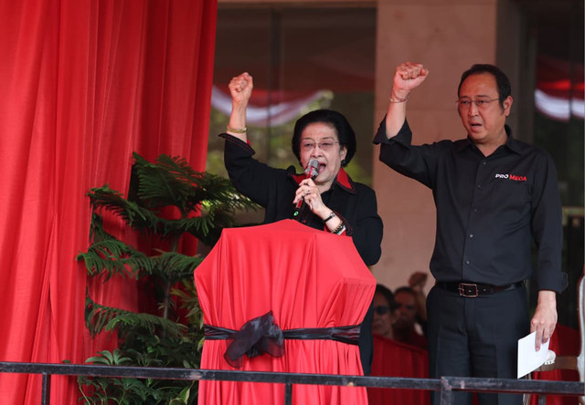 Ketua Umum PDIP, Megawati Soekarnoputri saat menyampaikan pidato pada peresmian Monumen Kudatuli di Kantor DPP PDIP, Jakarta, Senin (27/7/2026). Foto: Dok. PDIP
