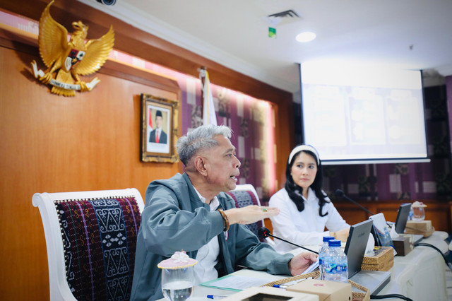 Wamensos Agus Jabo Priyono dan Wamendukbangga Ratu Ayu Isyana Bagoes Oka sepakati kolaborasi untuk menghadirkan layanan penguatan mental dan konseling bagi siswa Sekolah Rakyat, Senin (27/7/2026). Foto: Dok. Kemensos