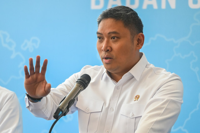 Kepala Badan Gizi Nasional (BGN) Sudaryono memberikan keterangan pers terkait penutupan dapur SPPG bermasalah di Jakarta, Senin (27/7/2026). Foto: Rivan Awal Lingga/ANTARA FOTO