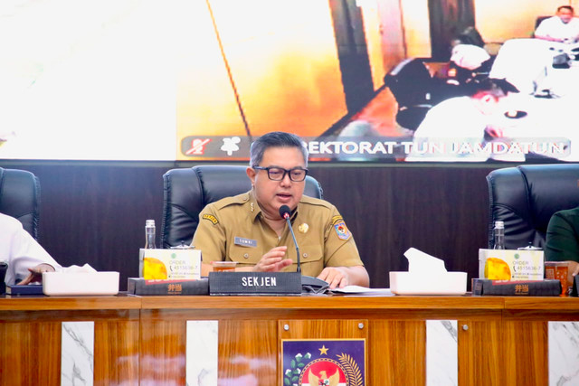 Sekjen Kemendagri Tomsi Tohir dorong Bulog dan pemda gencarkan Gerakan Pangan Murah secara masif jelang HUT ke-81 Kemerdekaan RI untuk stabilkan harga beras dan minyak goreng, Senin (27/7/2026). Foto: Kemendagri RI