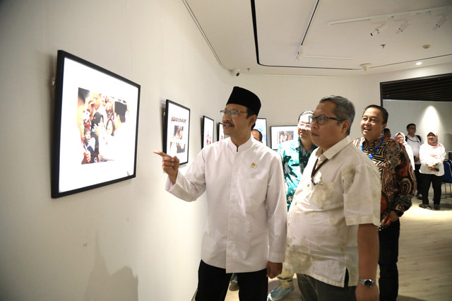 Menteri Sosial Saifullah Yusuf (Gus Ipul) menghadiri pameran seni Canvas of Dreams 2026 di Galeri Bentara Budaya, Menara Kompas Lantai 8, Jakarta, Senin (27/7/2026). Foto: Biro Humas Kemensos/Aditya Sulaksono
