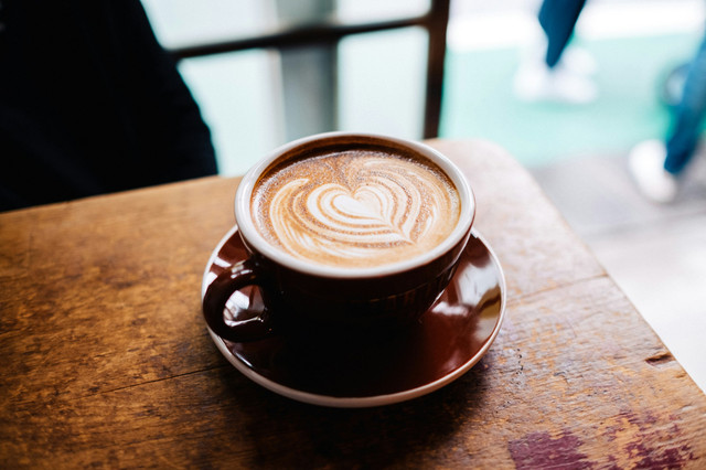 Ilustrasi Special Gift with Purchase Set Kopi Kenangan x Haechan, Unsplash/Jonas Jacobsson