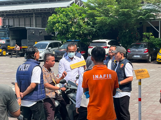 Polres Boyolali gelar rekonstruksi kasus sate maut menantu tewaskan mertua pada Senin (27/7/2026). Foto: kumparan