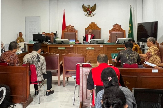 Sidang praperadilan Lodewyk Pusung dengan agenda jawaban termohon terkait penetapan tersangka dalam kasus dugaan korupsi tata kelola Makan Bergizi Gratis (MBG) di Pengadilan Negeri Jaksel, Selasa (28/7/2026). Foto: Kevin Daniel/kumparan