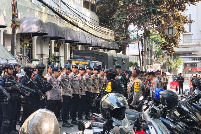 Pasukan TNI-Polri menggelar apel pengamanan di Matraman Dalam, Jakarta, Selasa (28/7/2026). Foto: Aditya Nugraha/kumparan