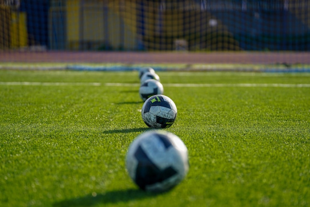 Ilustrasi Materi Bola Besar, Foto: Unsplash/Alfonso Scarpa