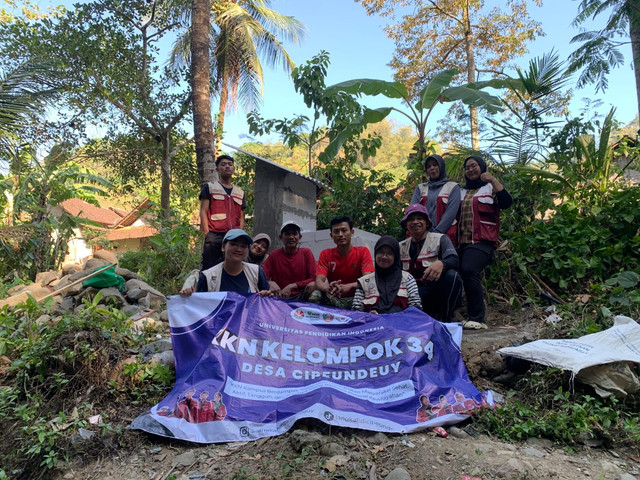 Pembuatan Rocket Stove di Dusun Cidarma
