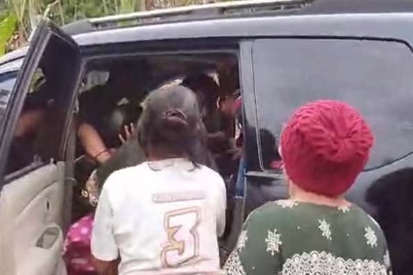 Ibu hamil di Lampung tempuh jalan rusak, melahirkan dalam mobil. Foto: Dok. Istimewa