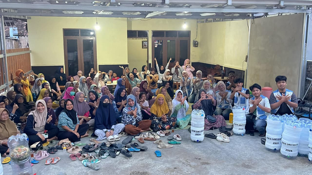 Pelatihan alat komposter bersama ibu-ibu PKK RW.09, Dukuh Gandekan, Kalurahan Tlogoadi, Kapanewon Mlati, Kabupaten Sleman