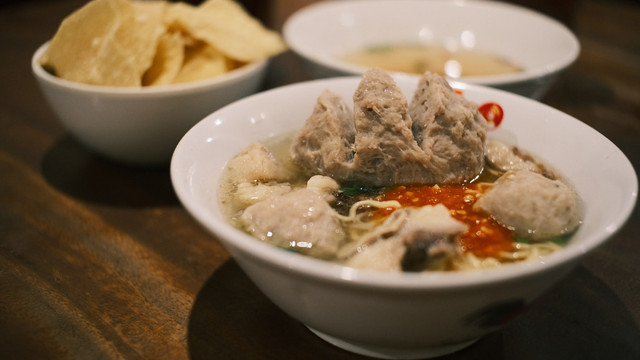 Ilustrasi Daftar Menu Bakso Gacoan. Foto: Unsplash/ David Kristianto
